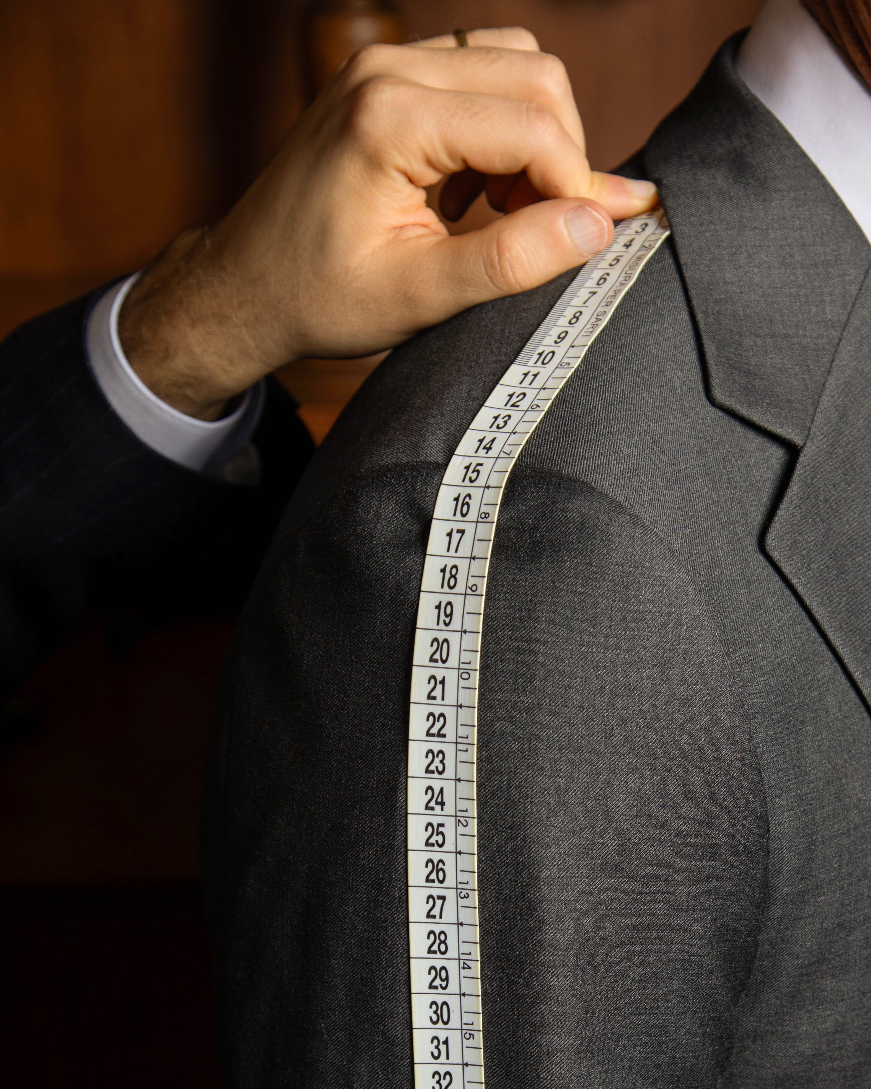 Dove Acquistare un Abito su Misura in Italia: Il Rito Sartoriale a Roma