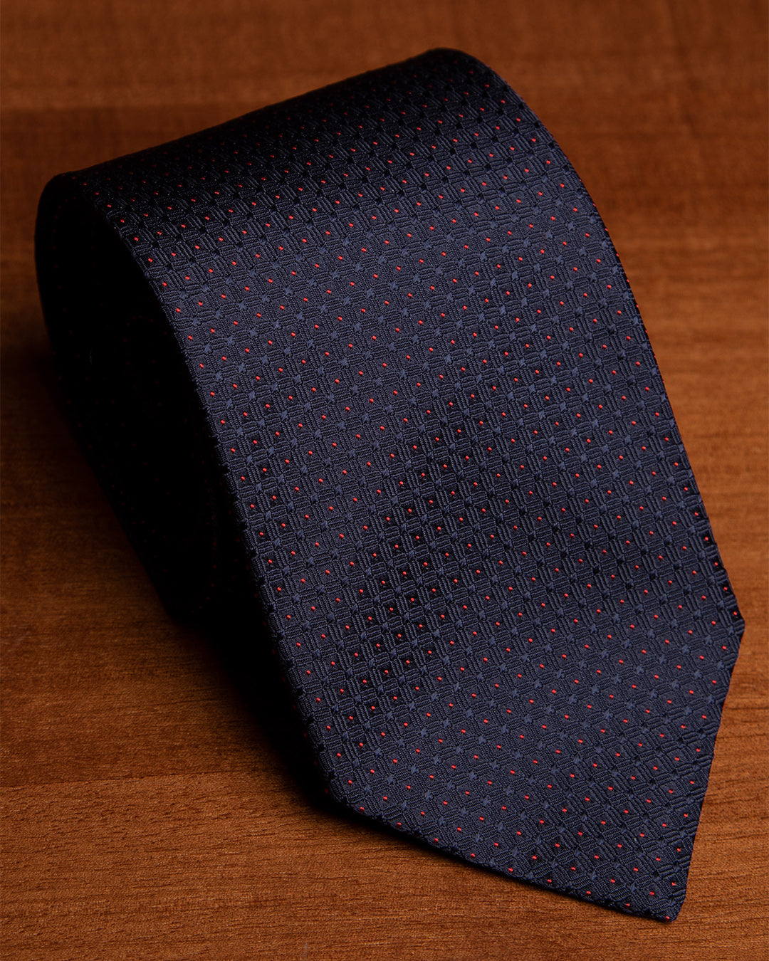 Cravatta Jacquard Blu Notte Con Griglia Blu Notte E Puntini Rossi
