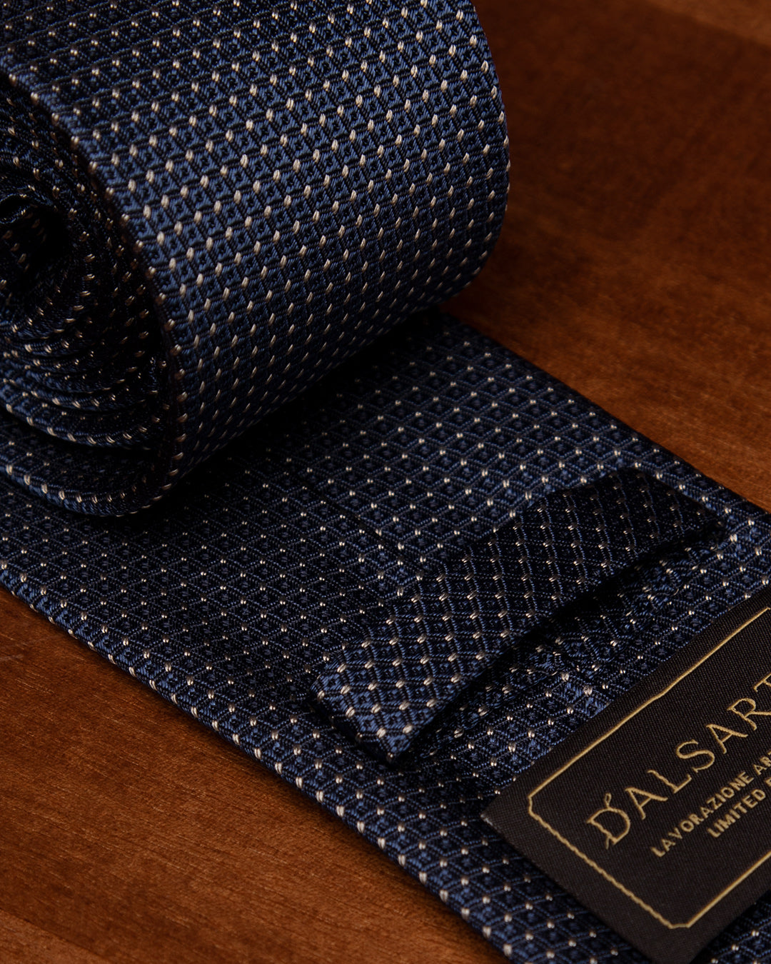 Cravatta Jacquard Blu Navy Con Rombi Tonali E Puntini Avorio