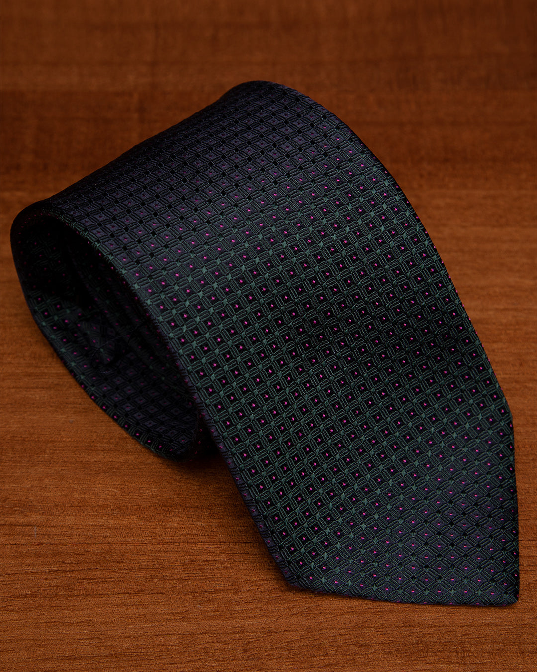Cravatta Jacquard Blu Notte Con Griglia Verde Bosco E Puntini Magenta