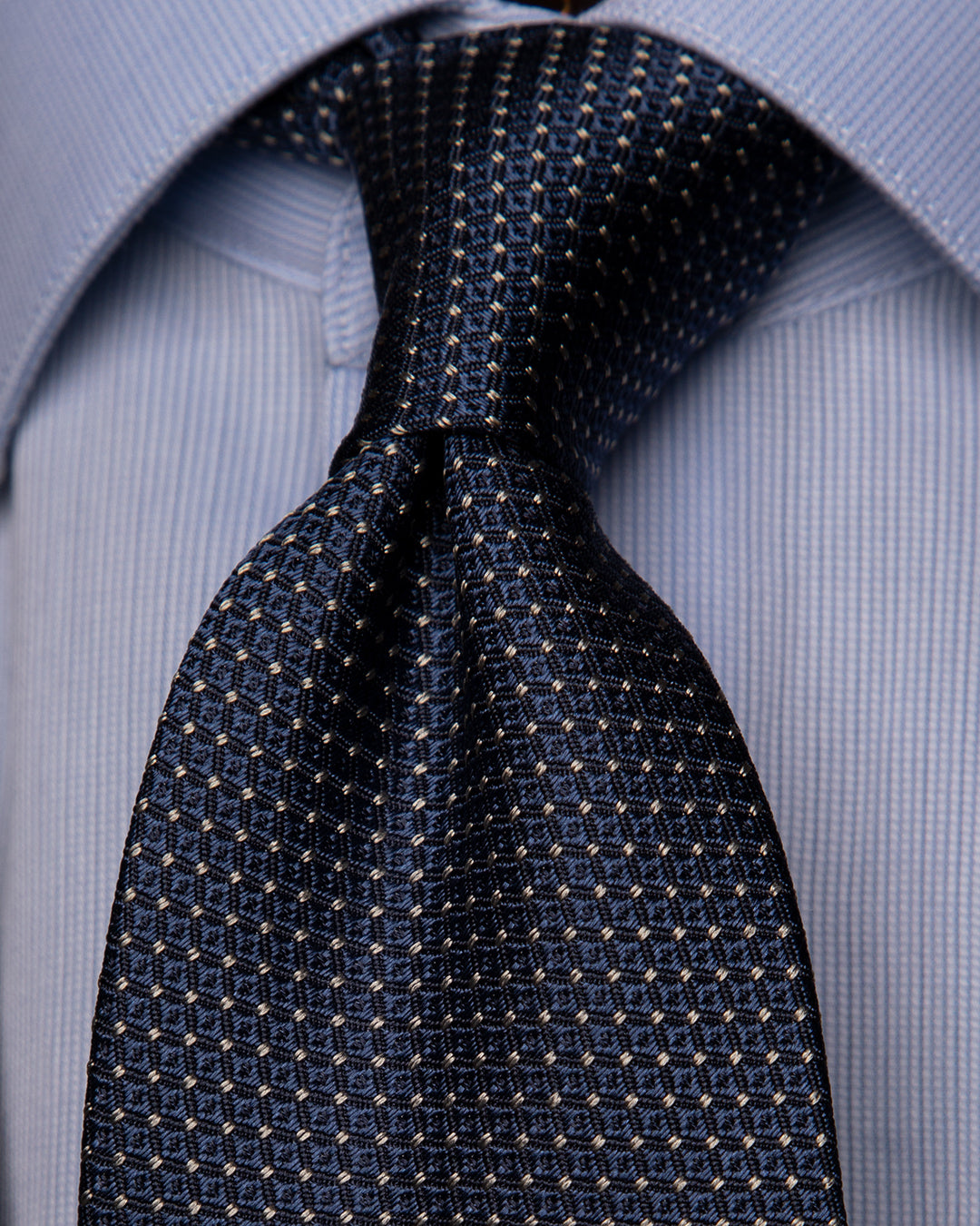 Cravatta Jacquard Blu Navy Con Rombi Tonali E Puntini Avorio