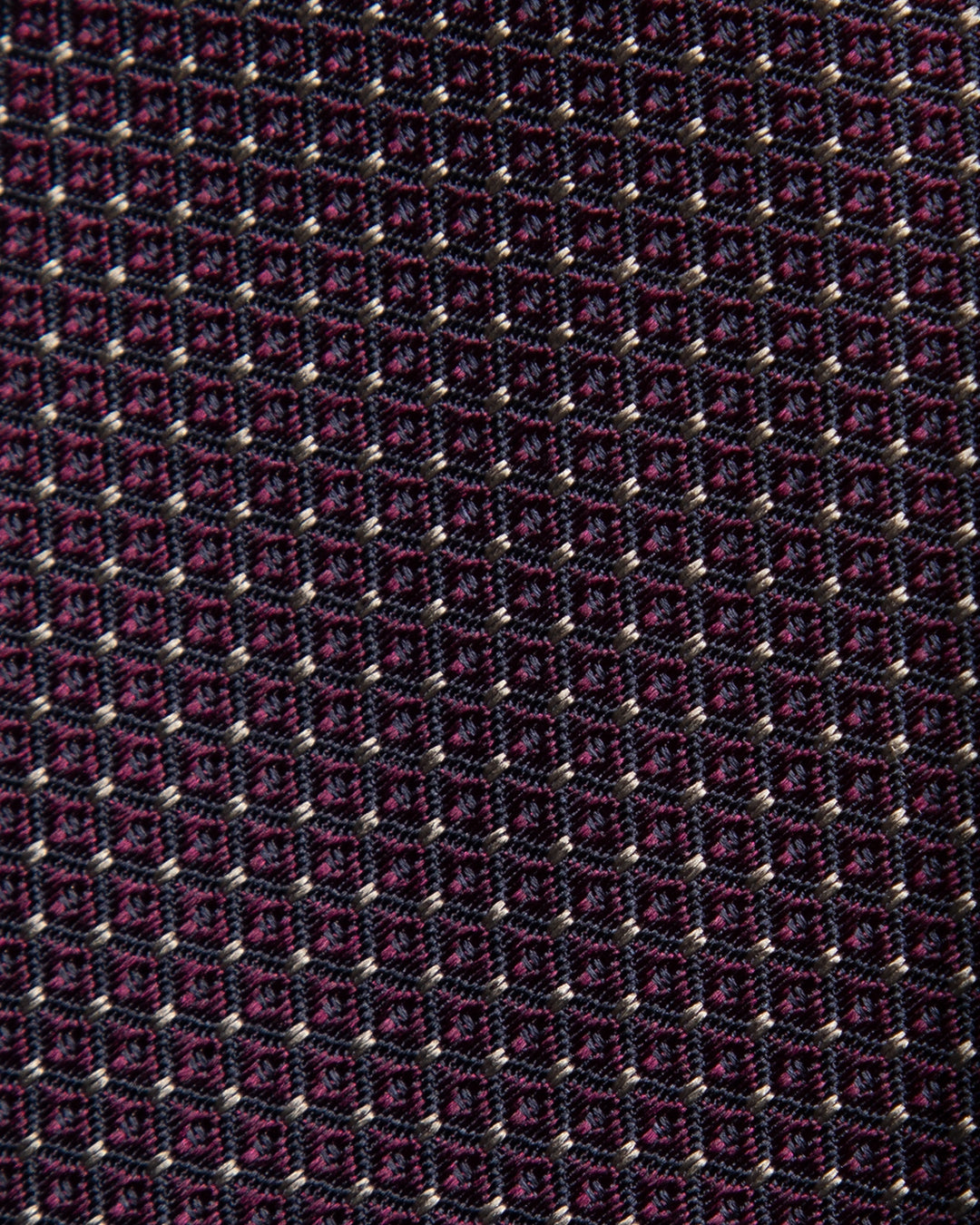 Cravatta Jacquard Blu Notte Con Rombi Bordeaux E Accenti Avorio