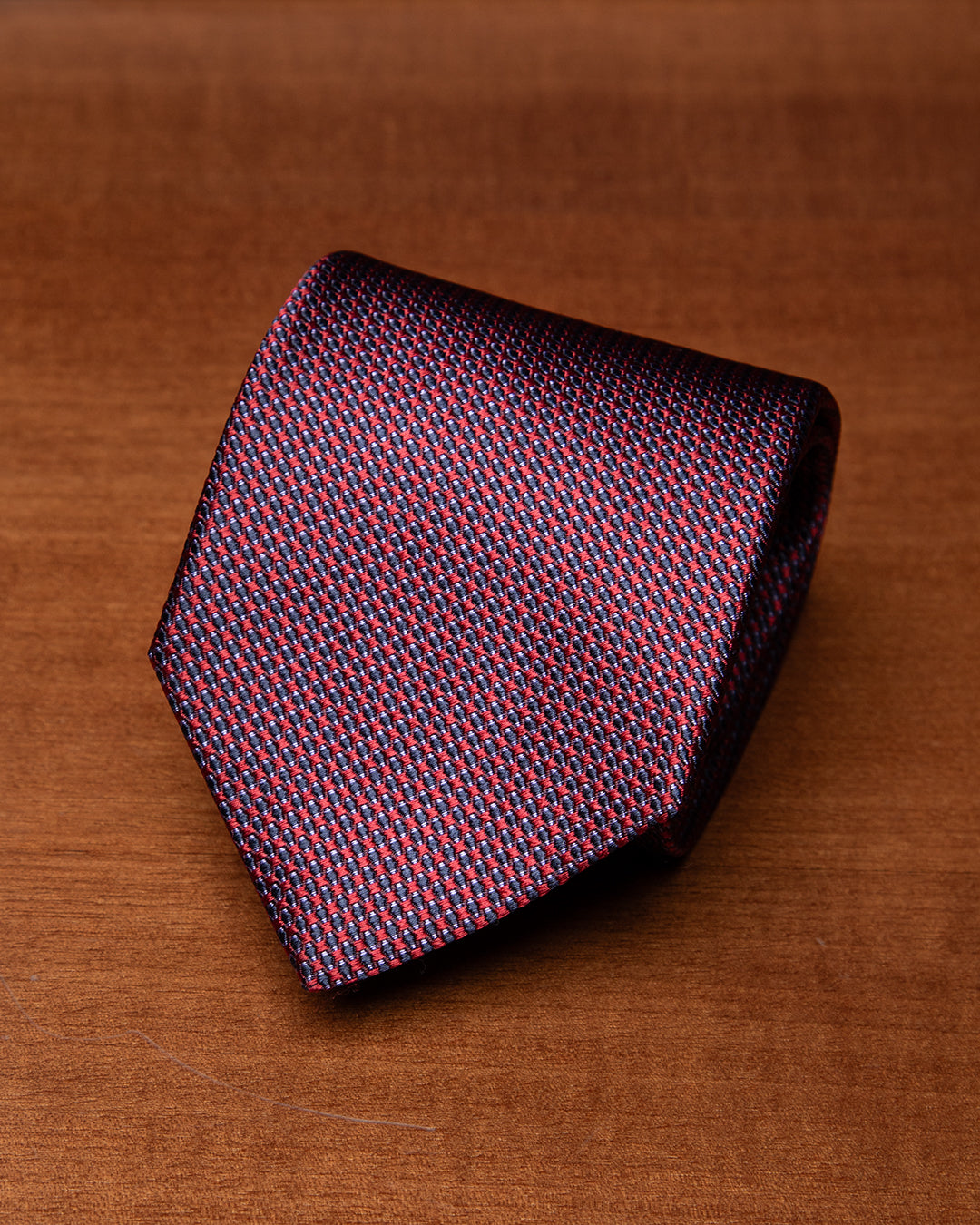 Cravatta Rossa con Micro-Jacquard Prugna