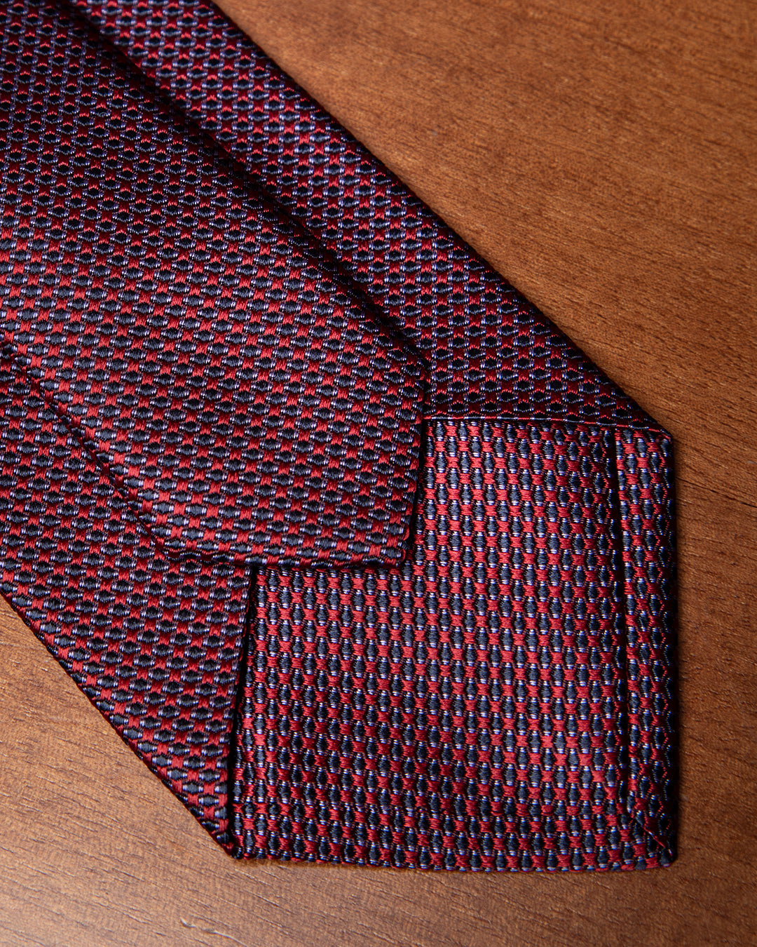 Cravatta Rossa con Micro-Jacquard Prugna