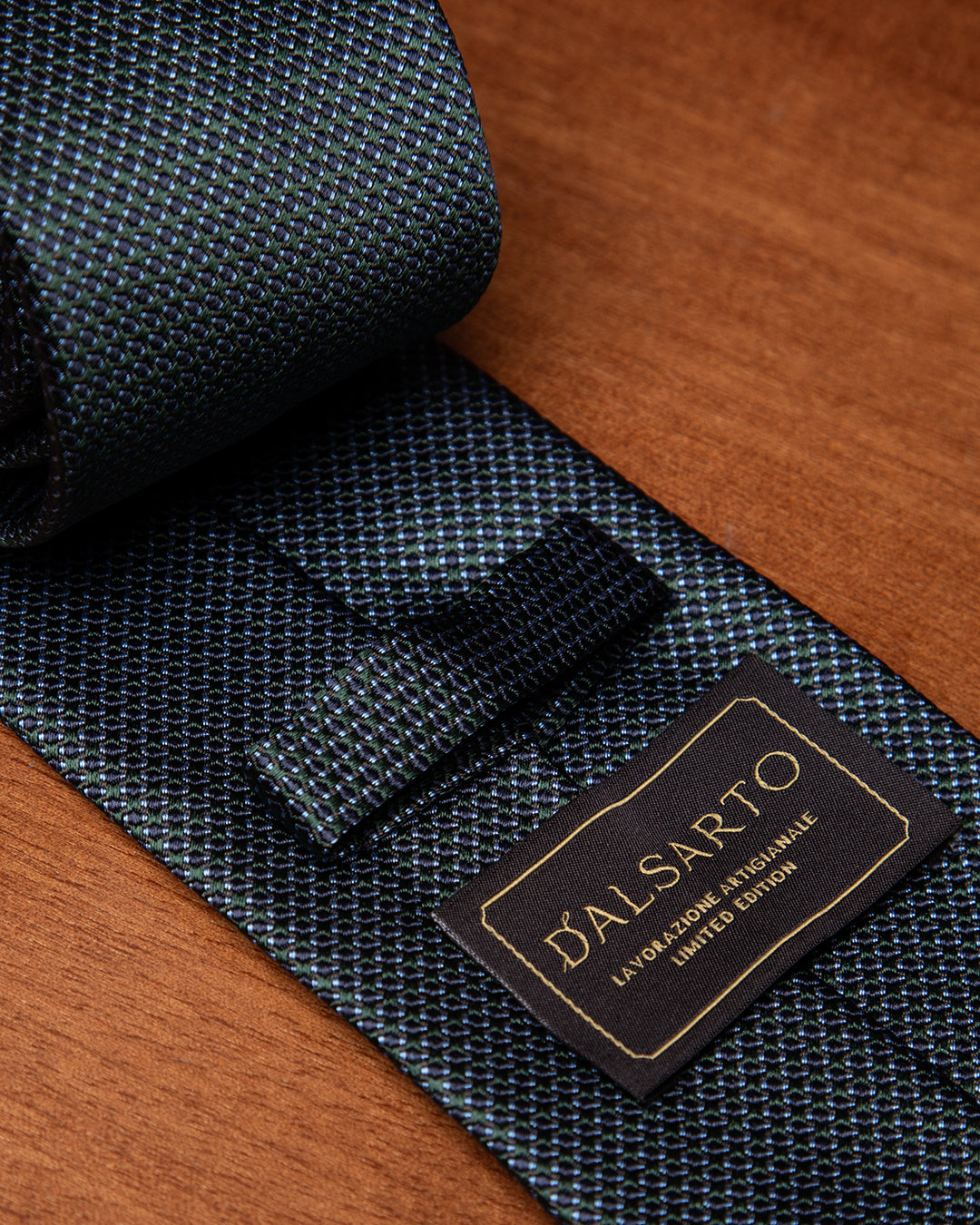 Cravatta Verde Scuro con Micro-Jacquard Blu
