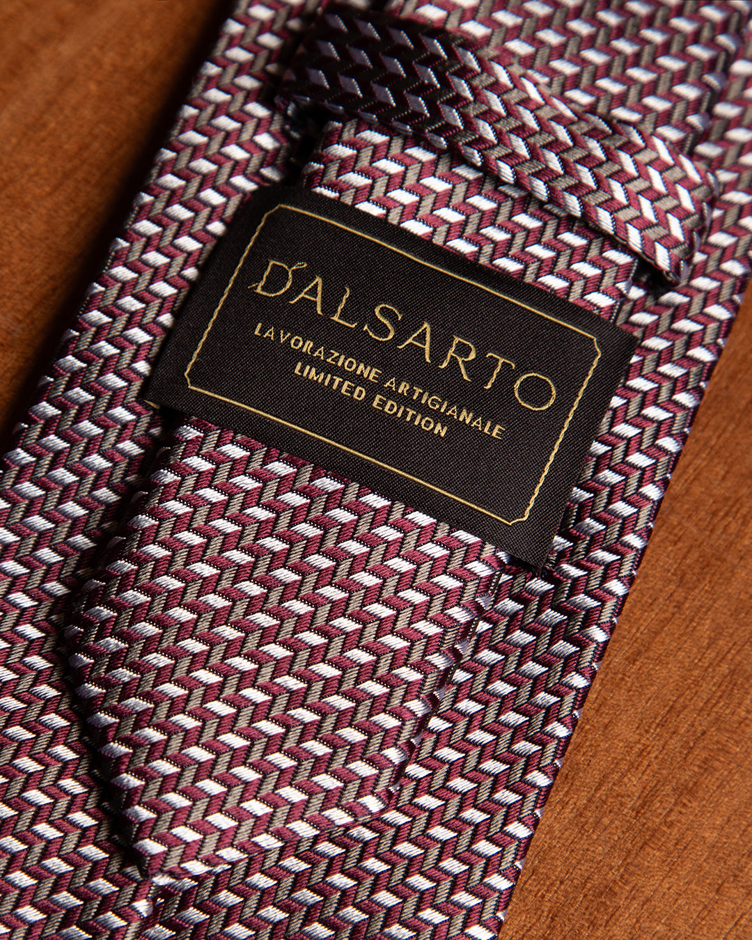 Cravatta Bordeaux in Seta con Microfantasia Argento