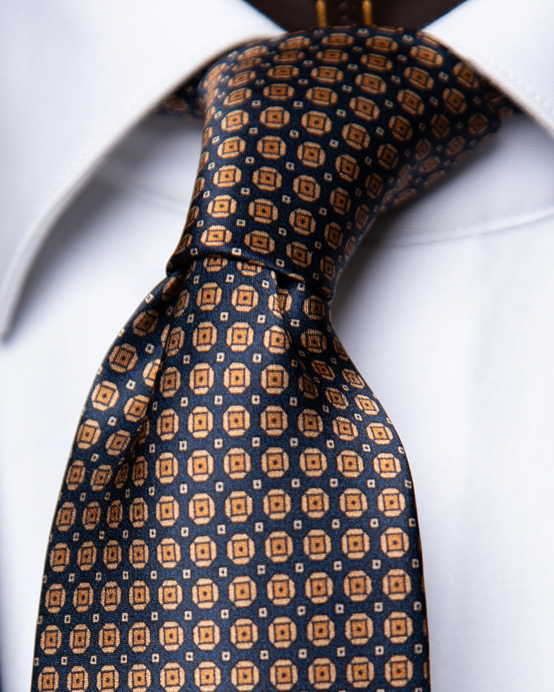 Cravatta Blu con Micro Motivo Greco Bronzo