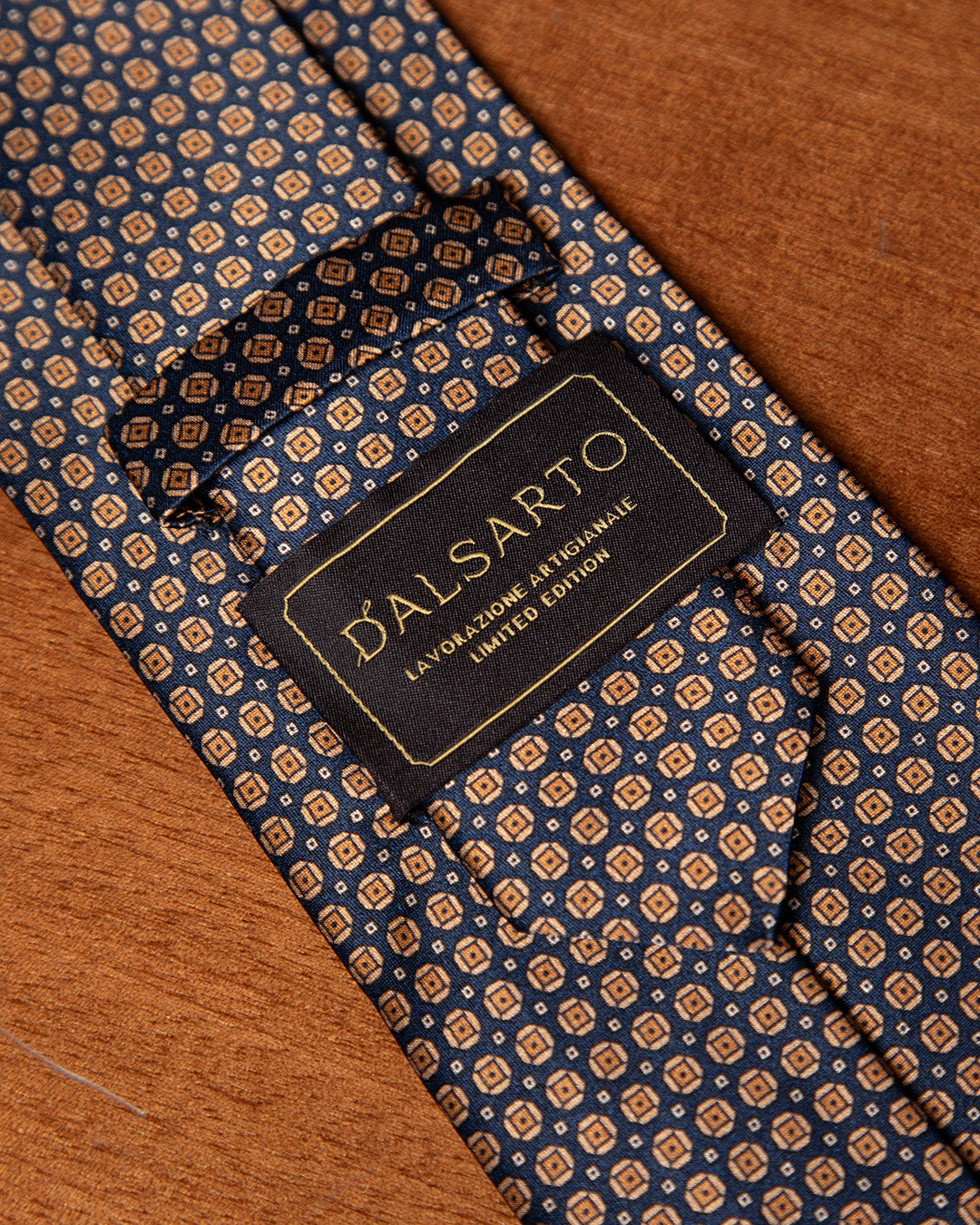 Cravatta Blu con Micro Motivo Greco Bronzo
