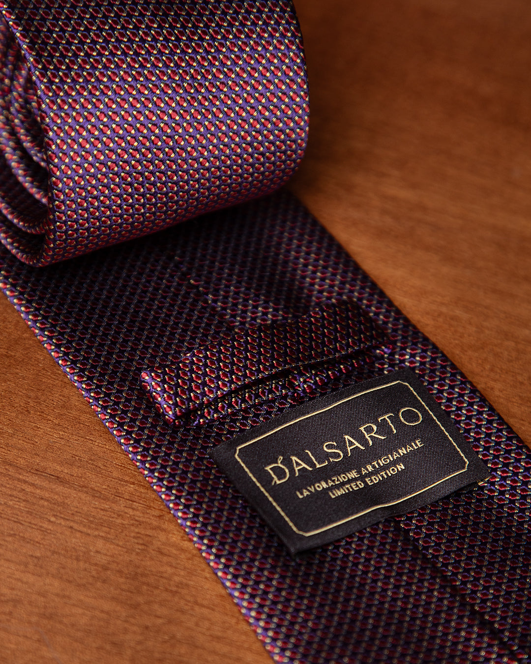 Cravatta Prugna con Micro-Jacquard Rosso