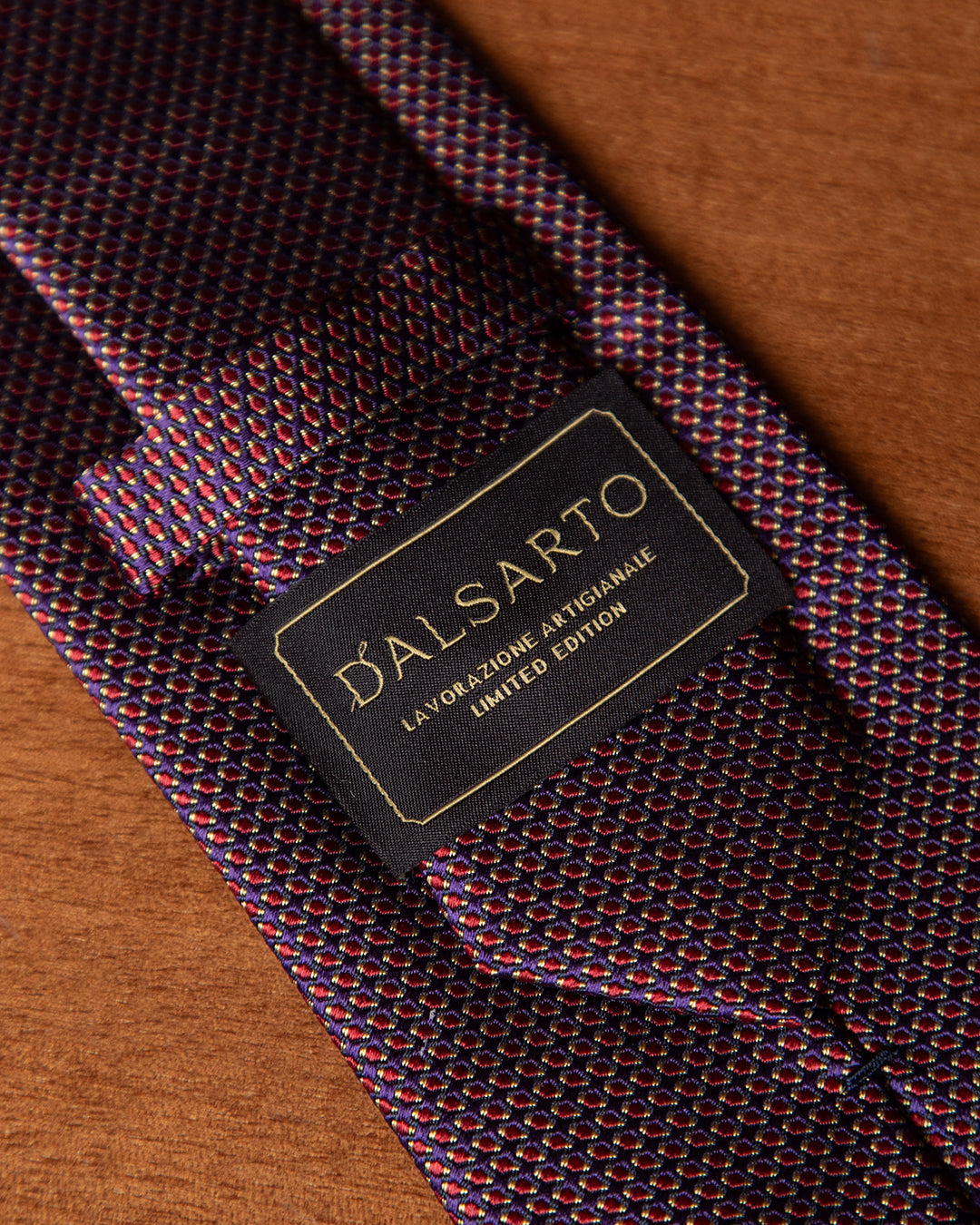 Cravatta Prugna con Micro-Jacquard Rosso