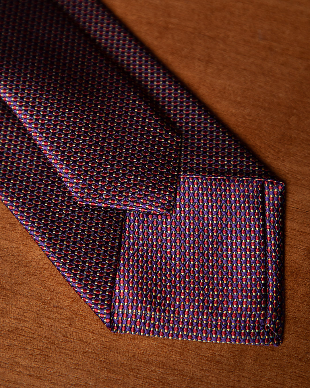 Cravatta Prugna con Micro-Jacquard Rosso