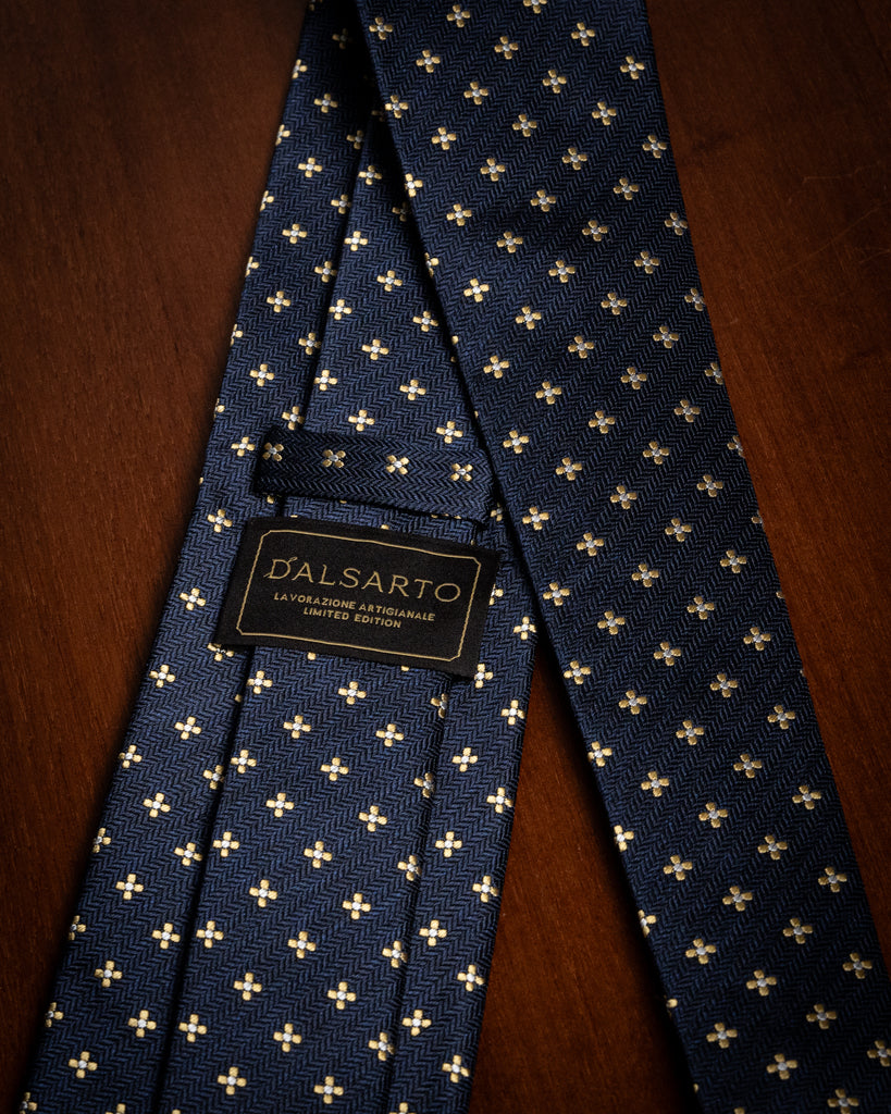 #color_blu notte con fiori gialli