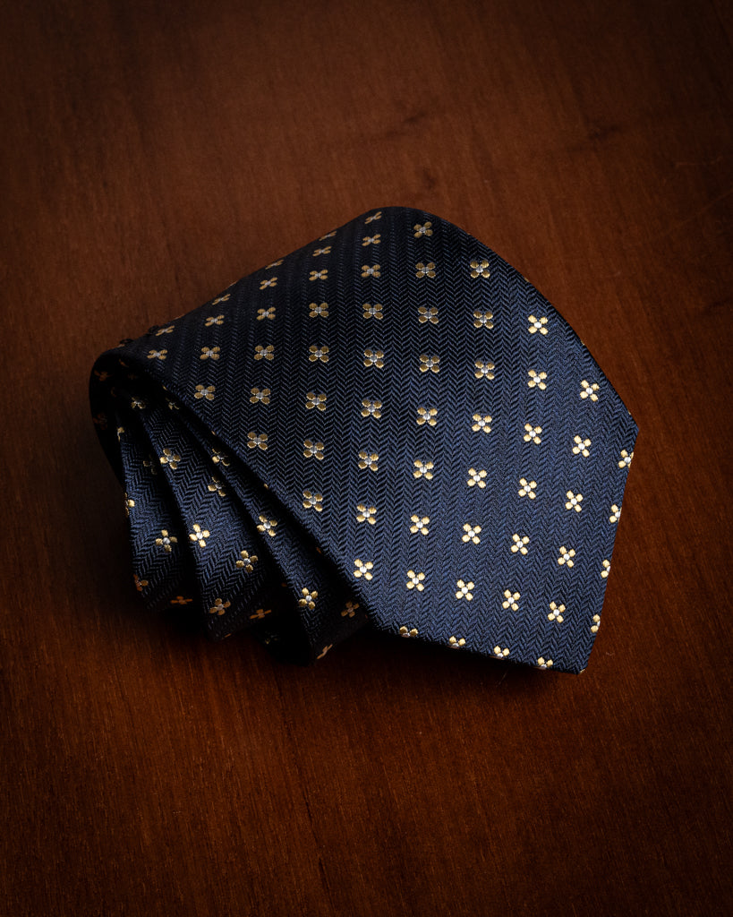 #color_blu notte con fiori gialli