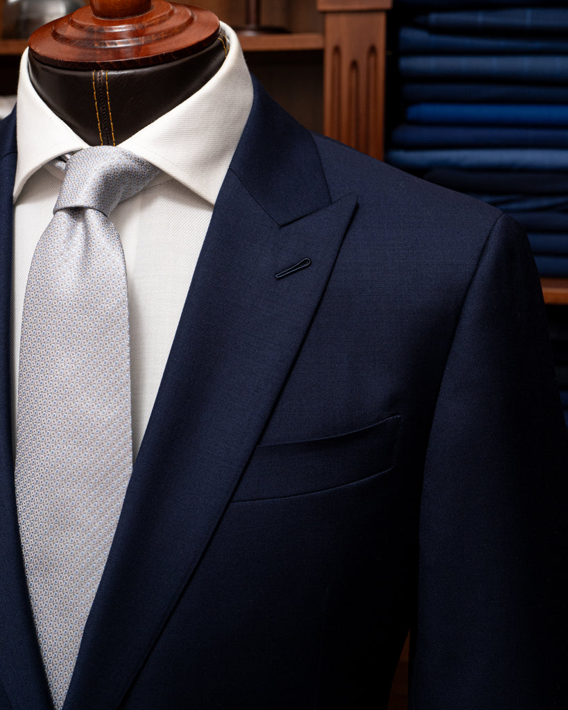 Abito Bernini Blu Scuro Fodera Fantasia: Eleganza Originale in Lana Quattro Stagioni.