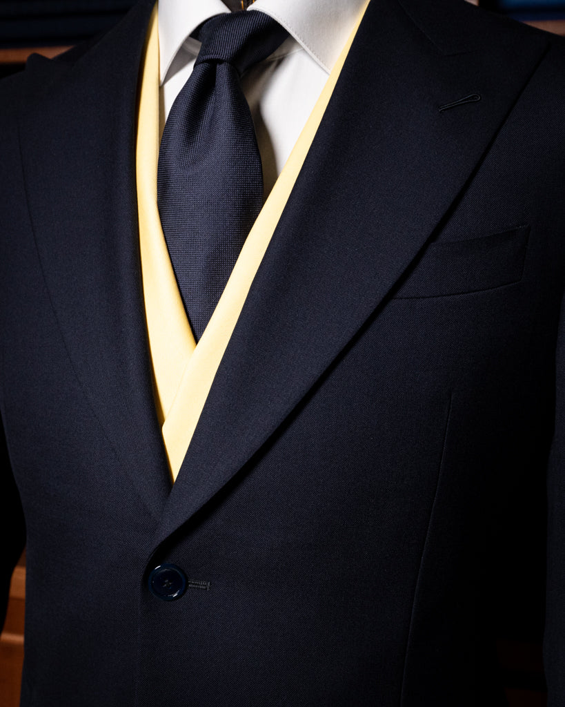 Abito Bernini Petrolio Scuro con Gilet Giallo