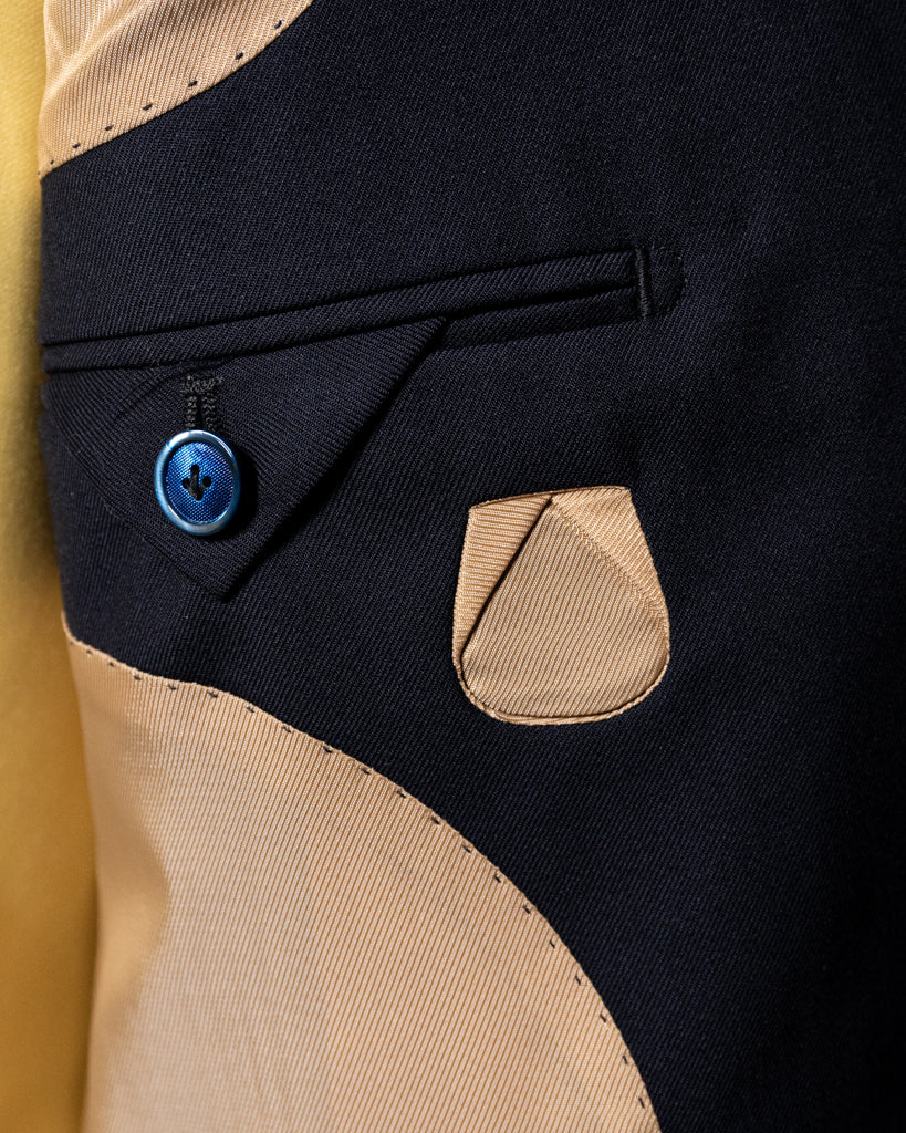 Abito Bernini Petrolio Scuro con Gilet Giallo