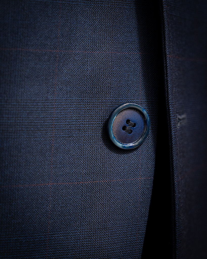 Abito Giotto Blu con Micro Quadri Rossi e Gilet