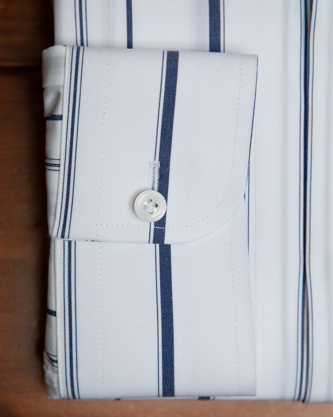 Camicia Bianca a Righe Blu