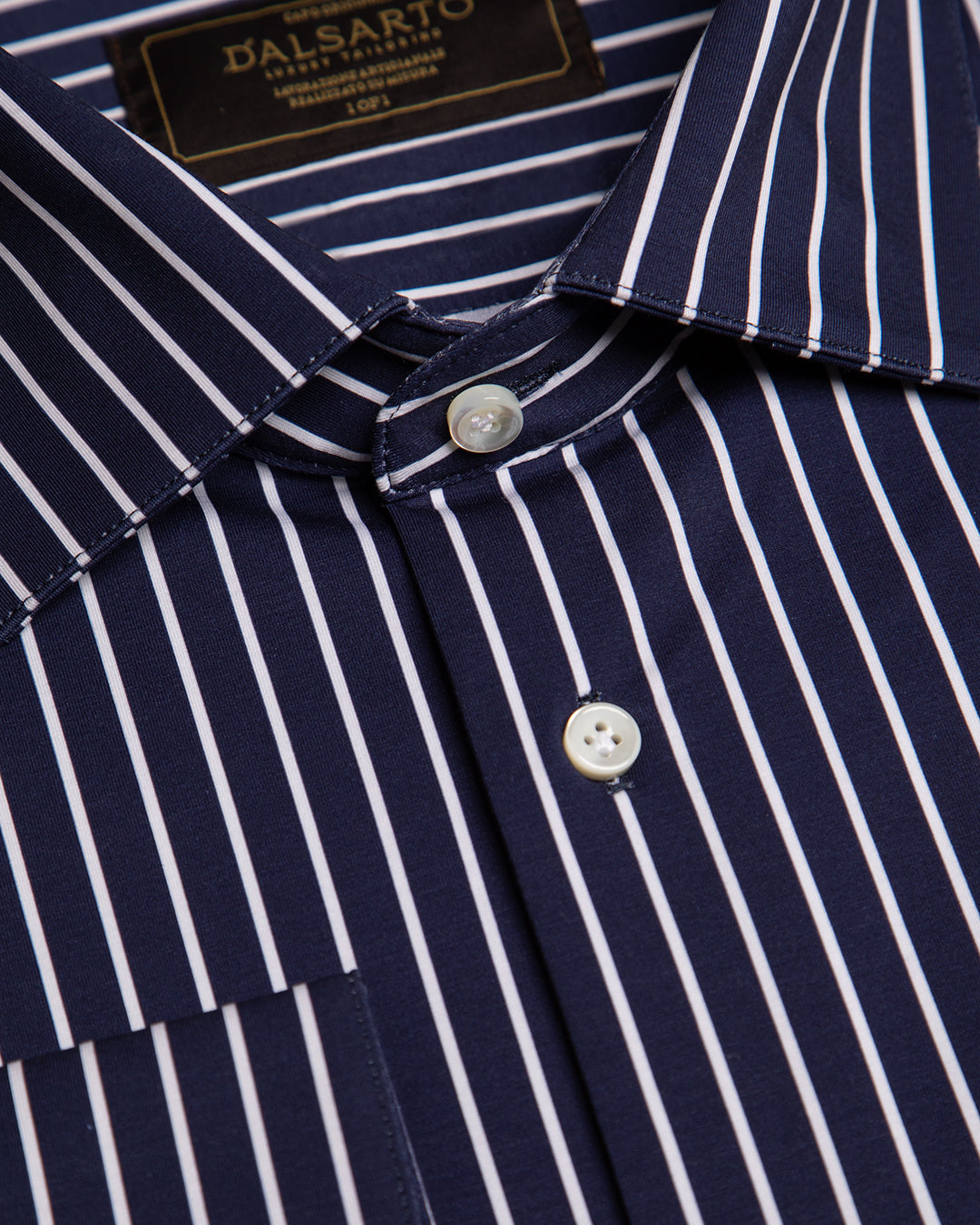 Camicia Blu Scuro con Righe Bianche