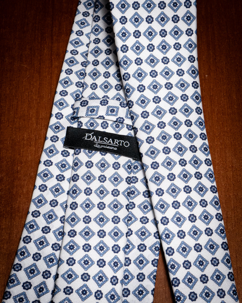Agostino White Tie with Blue Diamonds