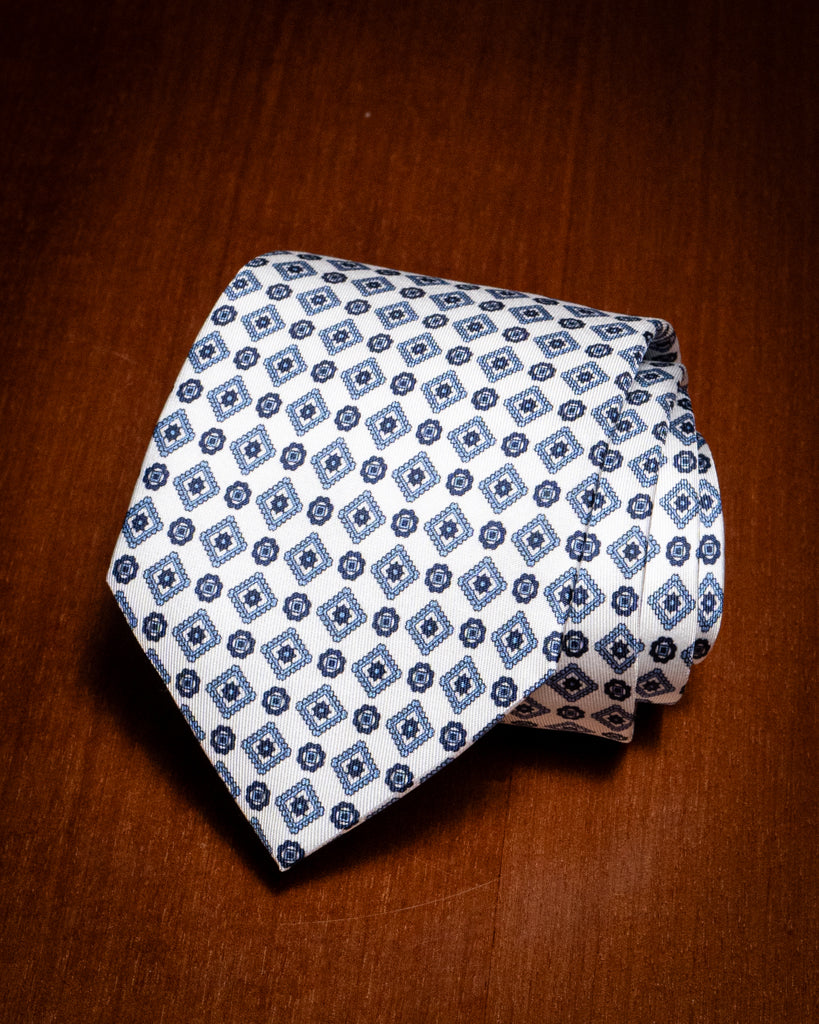 Agostino White Tie with Blue Diamonds