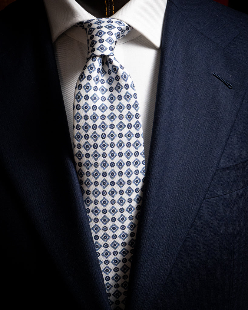 Agostino White Tie with Blue Diamonds