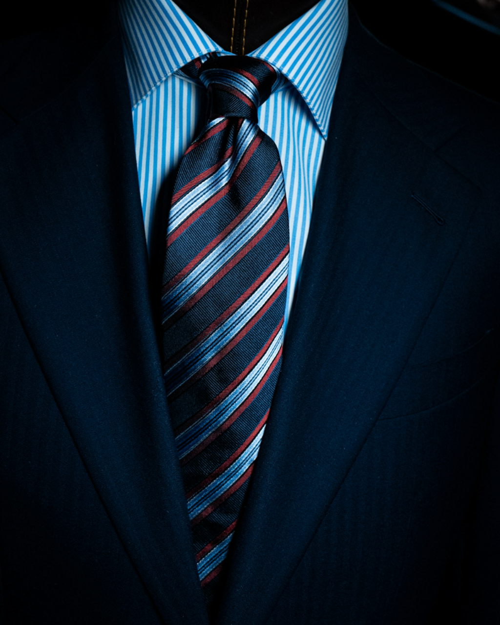 Cravatta Blu con Fantasia Regimental Rossa