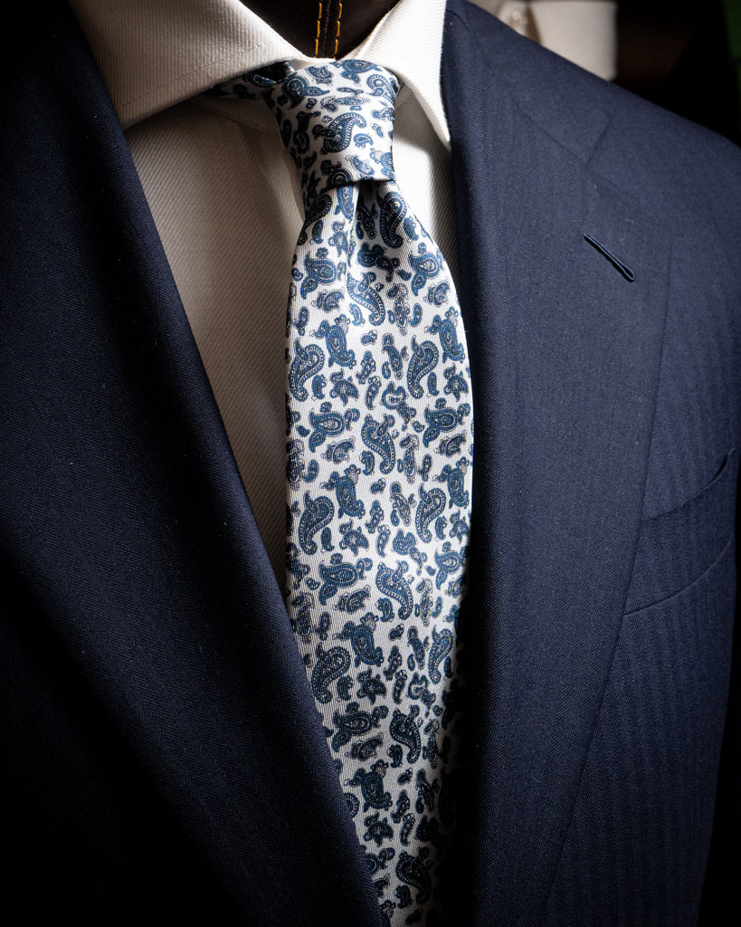 Cravatta Bianca con Disegni Blu