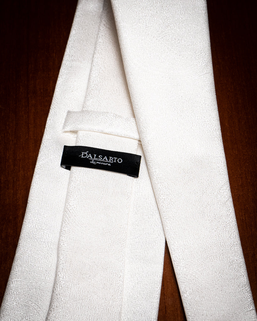 Cravatta Bianca con Fantasia in Rilievo