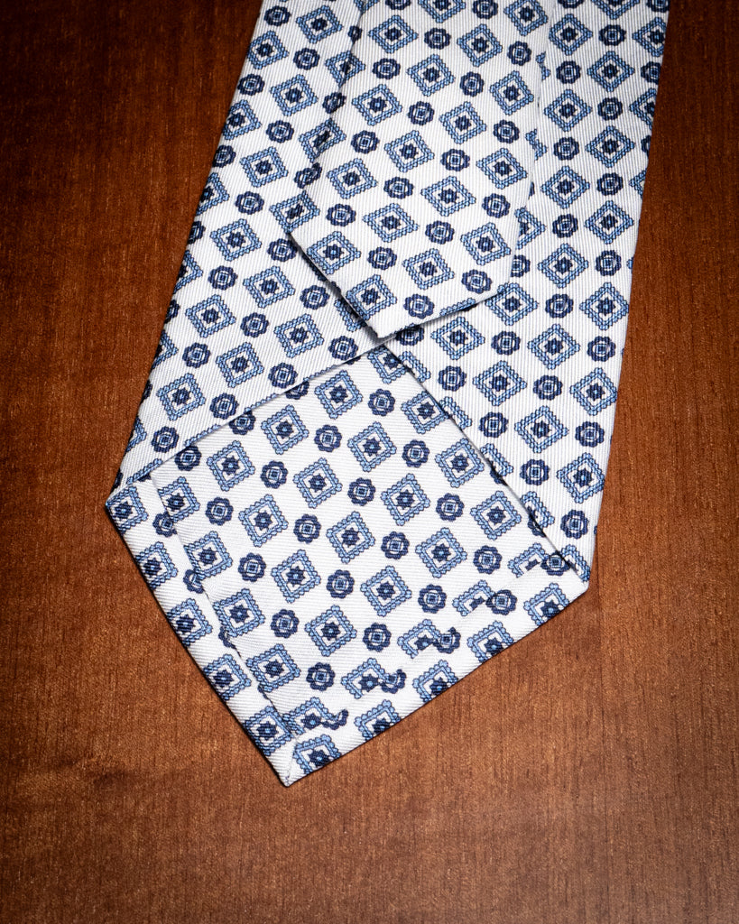 Cravatta Bianca con Rombi Azzurri