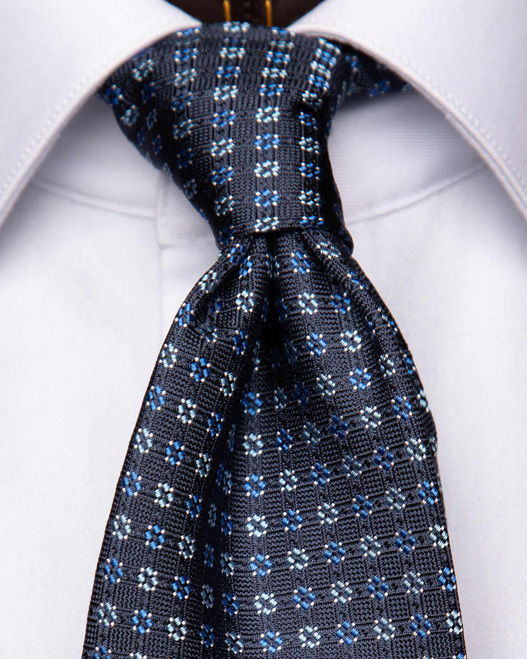 Cravatta Blu con Microquadri Azzurri