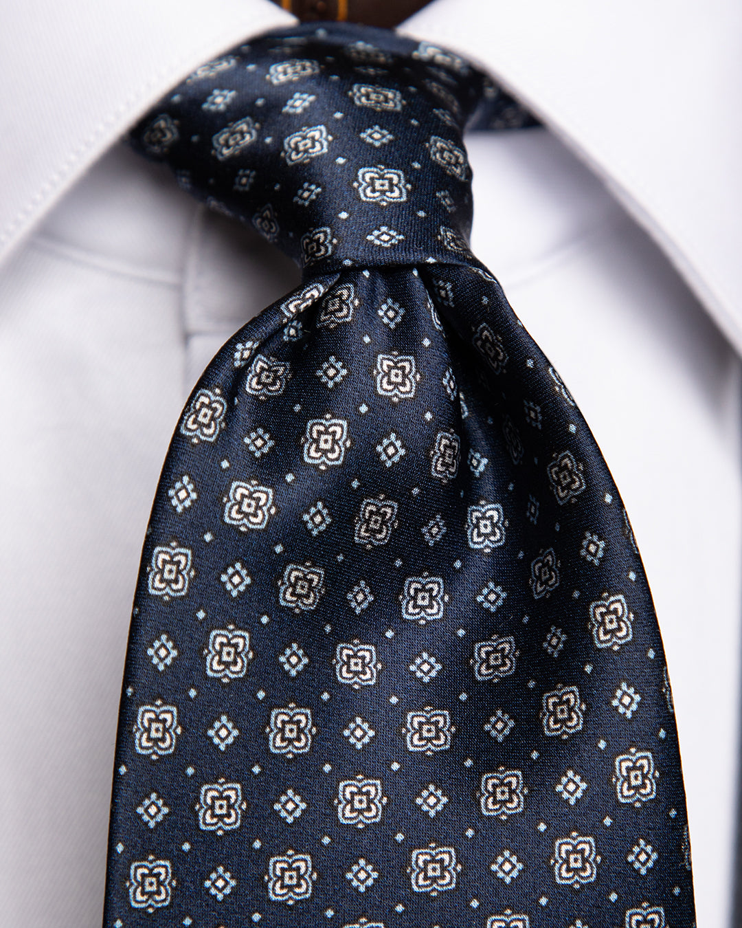 Cravatta Blu Scuro con Microfantasia