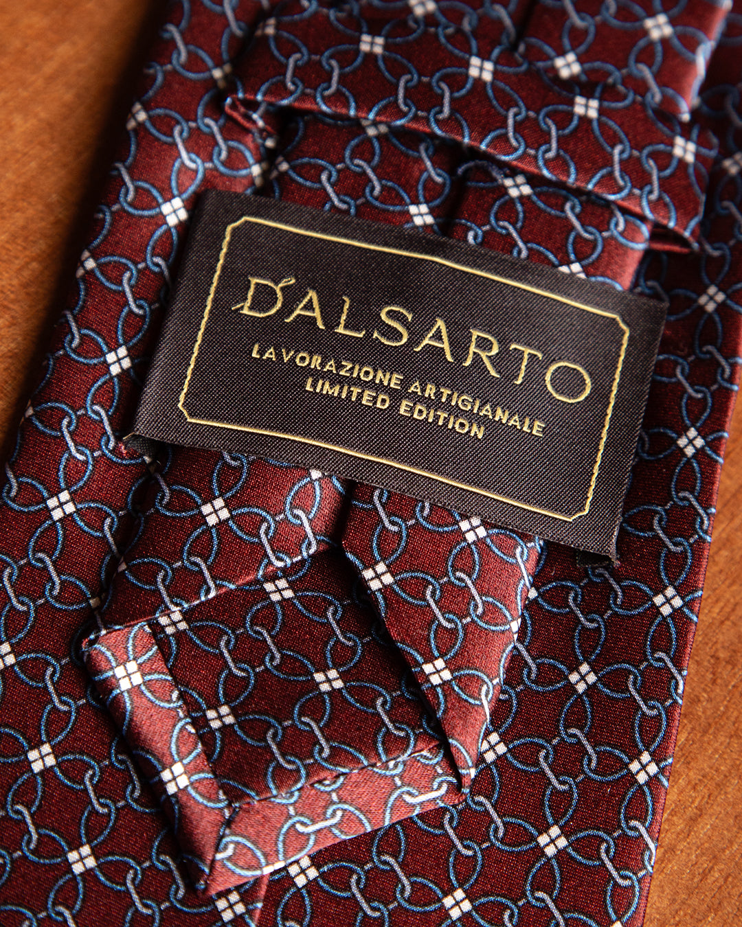 Bordeaux Tie with Chain Pattern