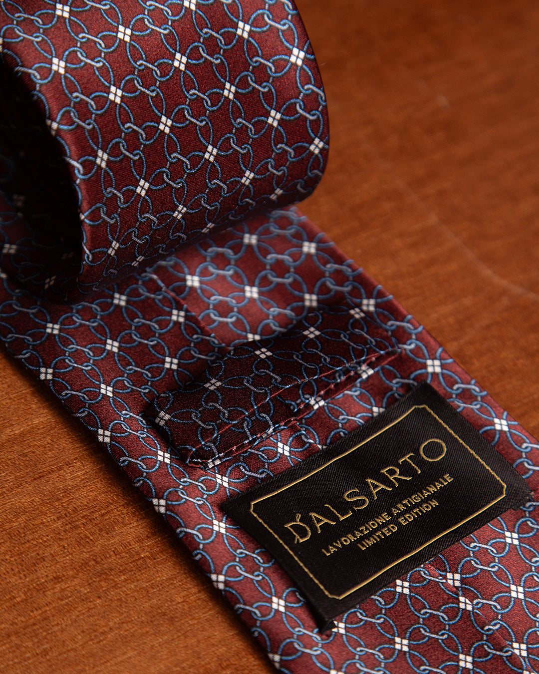 Bordeaux Tie with Chain Pattern