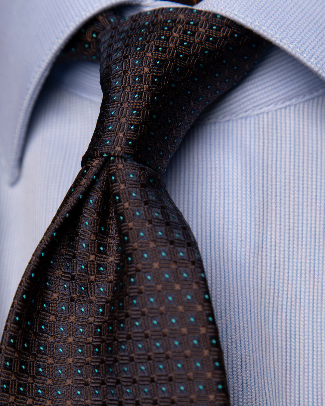 Cravatta Jacquard Blu Notte Con Griglia Marrone Caffè E Puntini Azzurri