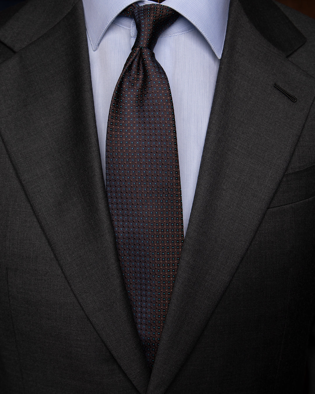 Cravatta Jacquard Blu Notte Con Griglia Marrone Caffè E Puntini Azzurri