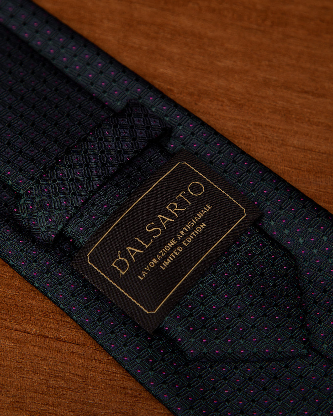 Cravatta Jacquard Blu Notte Con Griglia Verde Bosco E Puntini Magenta