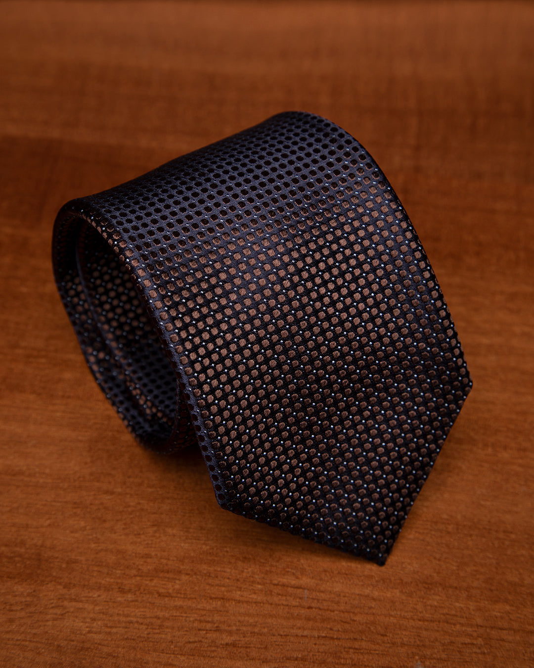 Cravatta Jacquard Blu Notte Con Microcerchi Marrone Caffè E Puntini Azzurri