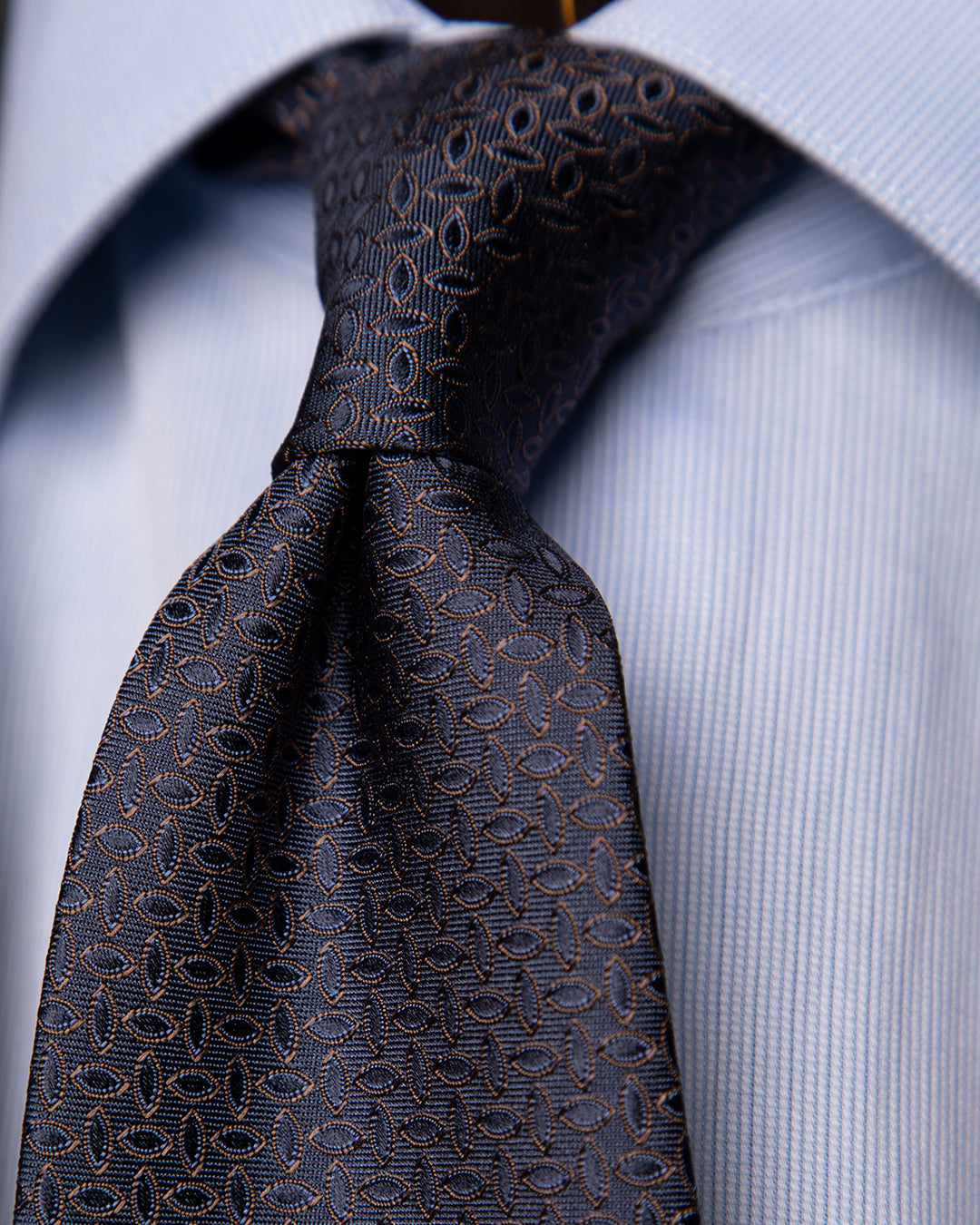 Cravatta Jacquard Blu Notte Con Motivo Ellittico Marrone Caffè