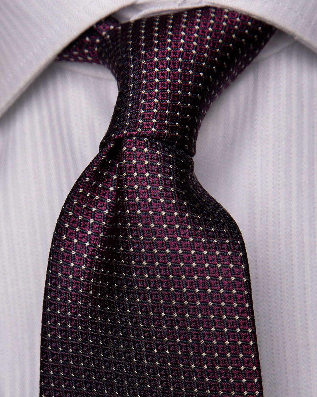 Cravatta Jacquard Blu Notte Con Rombi Bordeaux E Accenti Avorio