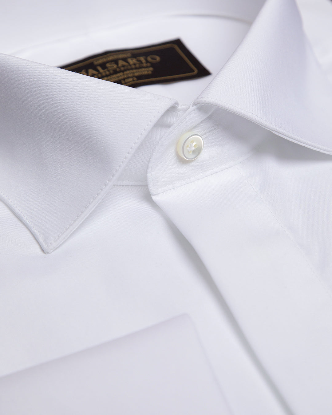 La Camicia Bianca su Misura: Il Segreto dell'Eleganza Maschile per Ogni Occasione