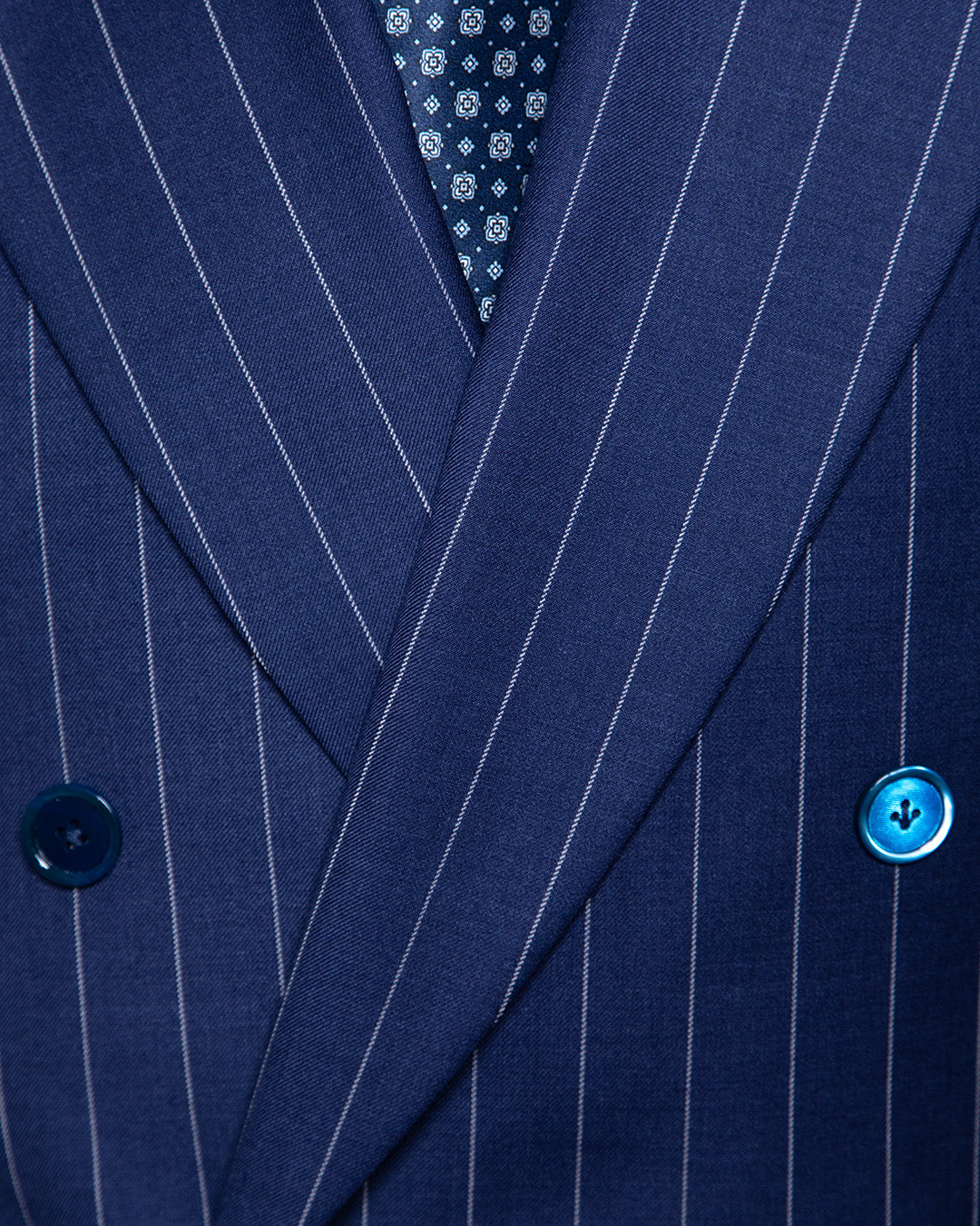 I 3 Abiti Classici che Ogni Uomo Elegante Dovrebbe Avere nel Proprio Guardaroba