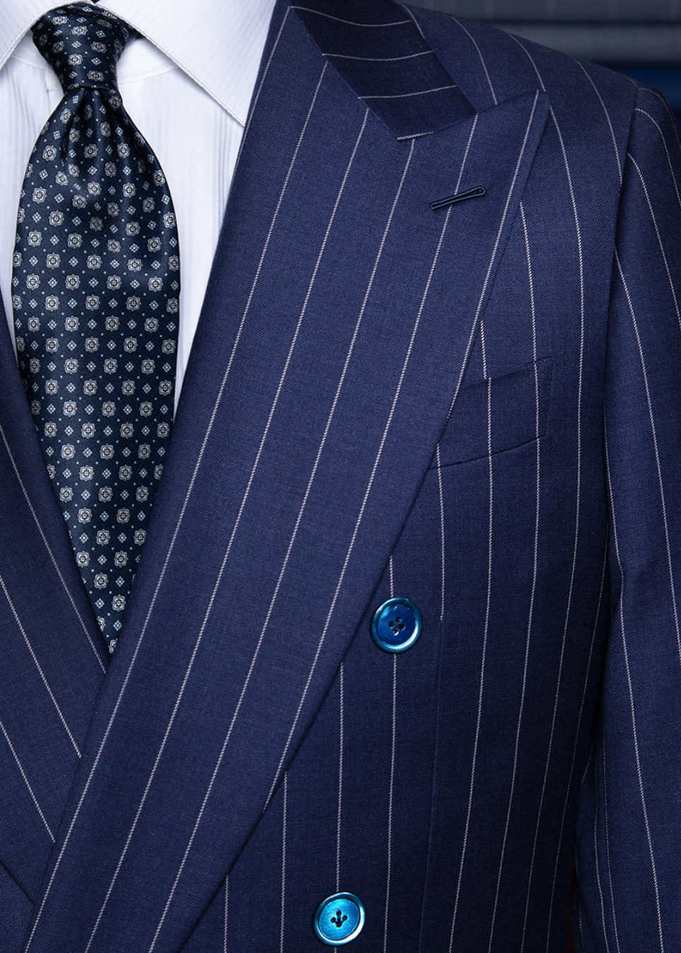 Come Riconoscere un Abito da Uomo di Alta Qualità: 4 Dettagli Visivi che Fanno la Differenza