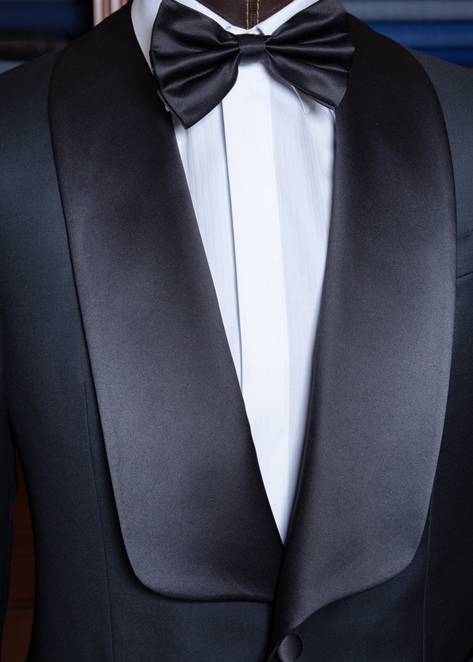 L'Abito da Sposo su Misura: Guida all'Eleganza e al Galateo