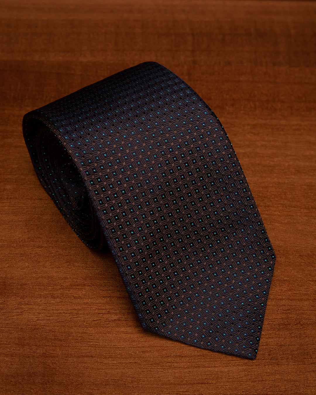 Cravatta Jacquard Blu Notte Con Griglia Marrone Caffè E Puntini Azzurri