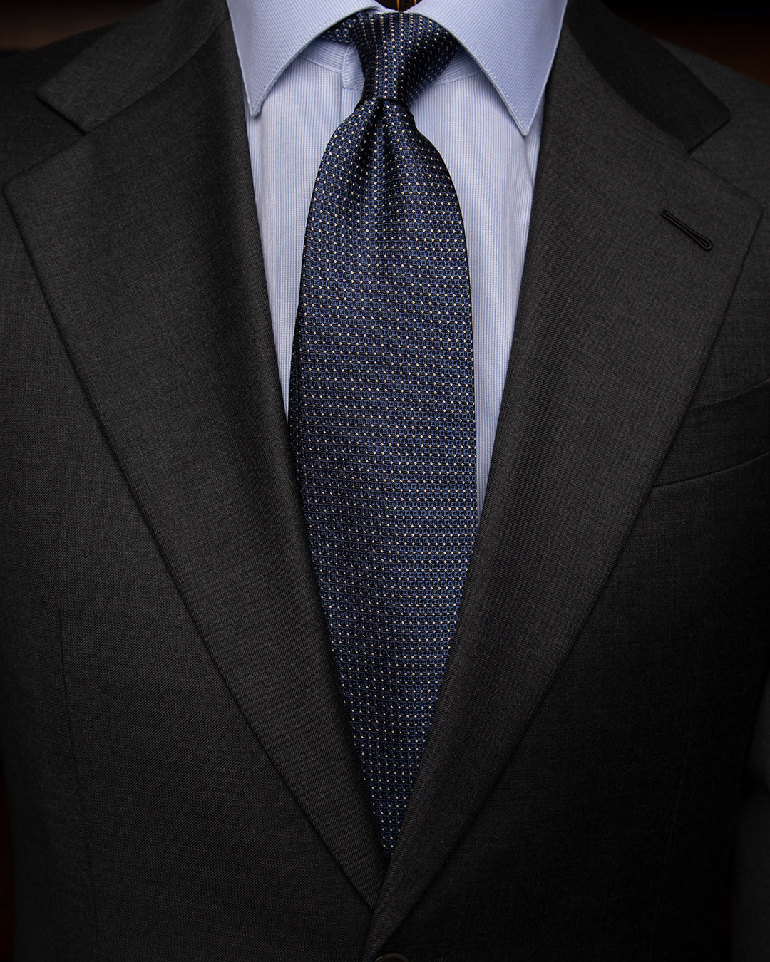 Cravatta Jacquard Blu Navy Con Rombi Tonali E Puntini Avorio