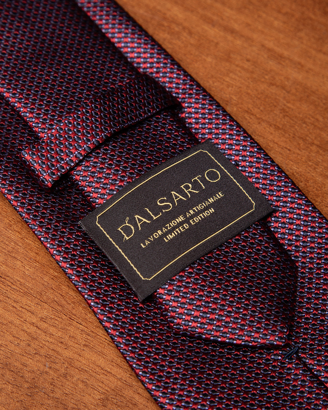 Cravatta Rossa con Micro-Jacquard Prugna