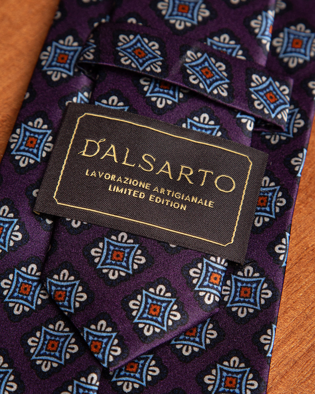 Cravatta Viola con Rombi Azzurri e Grigi