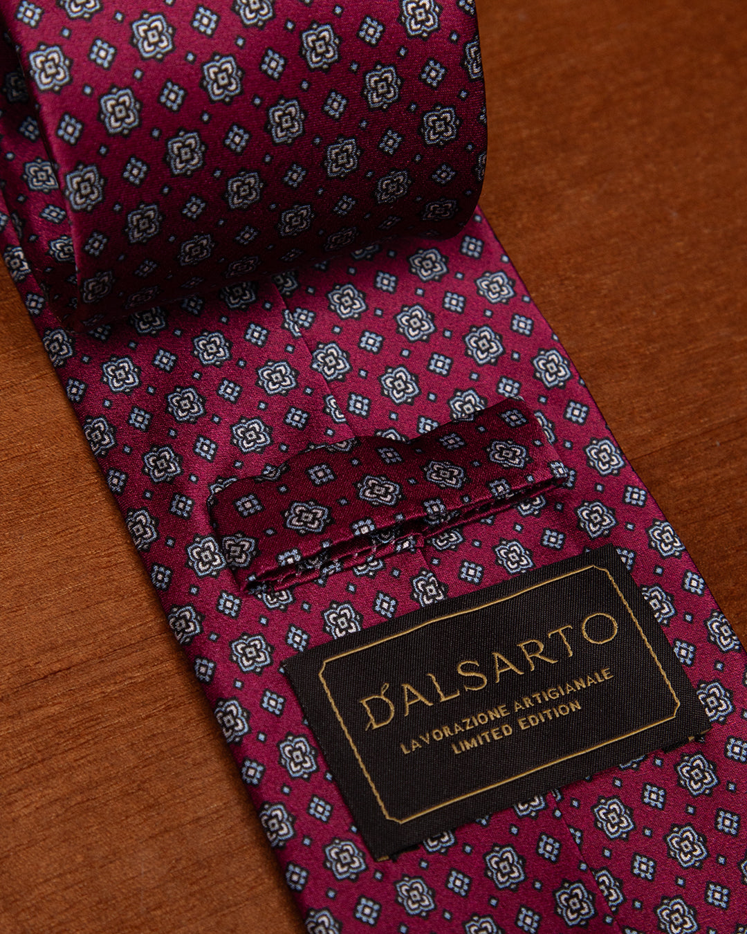 Cravatta Bordeaux con Motivo Floreale Grigio