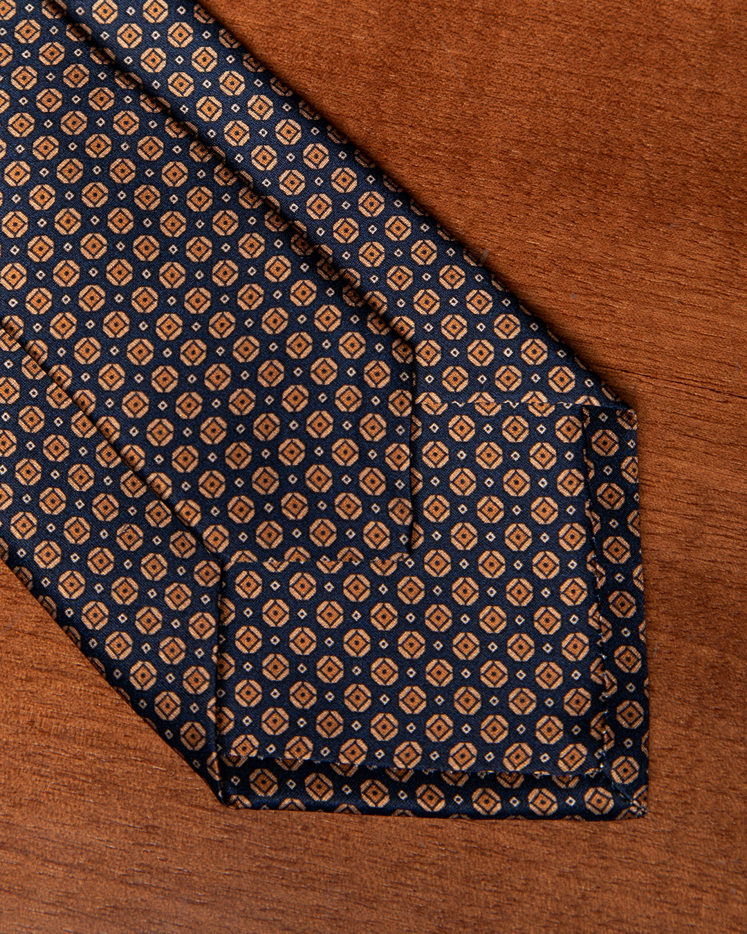Cravatta Blu con Micro Motivo Greco Bronzo